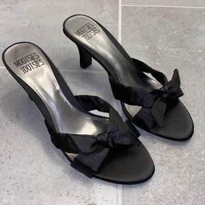 Mootsies Tootsies Women’s Satin Bow Slip On Black Shoes - 8.5